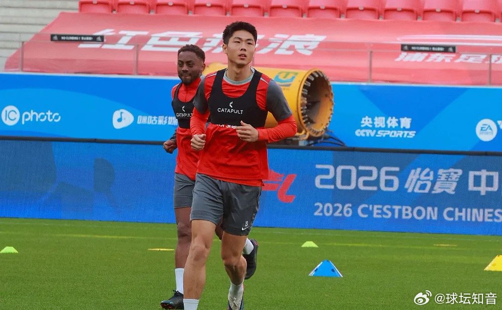 国足官方昨日宣布，魏震因伤缺席本次国家队集训和热身。据记者刘闻超表示，魏震眼部受