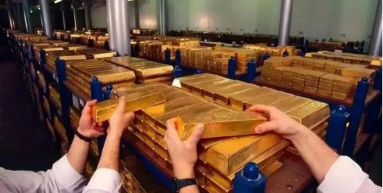 中国存放在美国纽约金库近600吨黄金，真能完整运回来吗？别抱有太高期待！美国攥着