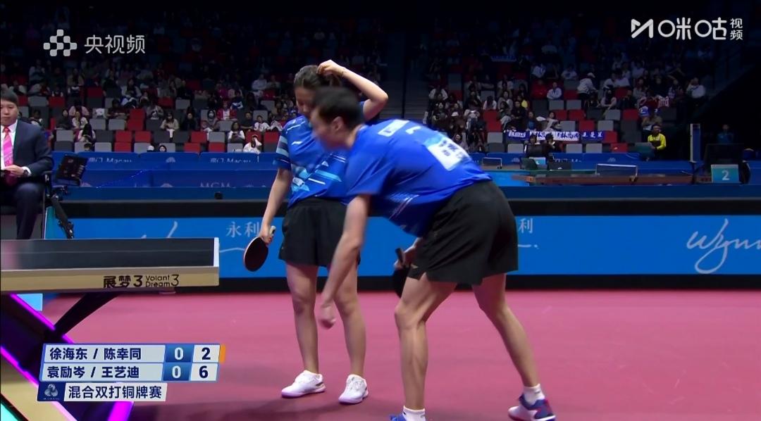 辽宁两对混合双打组合“乒戎相见”！


11月14日
成年组混合双打铜牌战，在辽