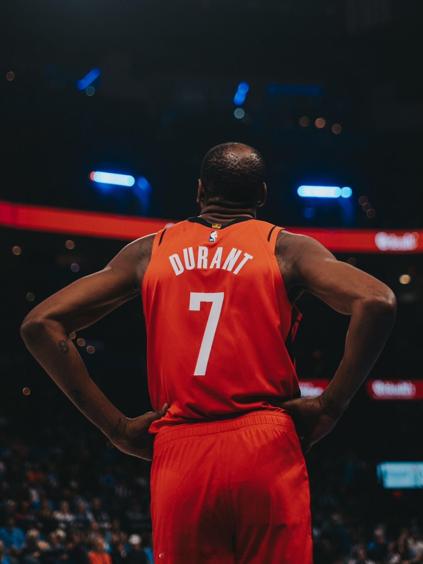 乌度卡谈杜兰特：“他几乎打过所有位置，而且在每个位置都很舒服。无论是二号位、三号