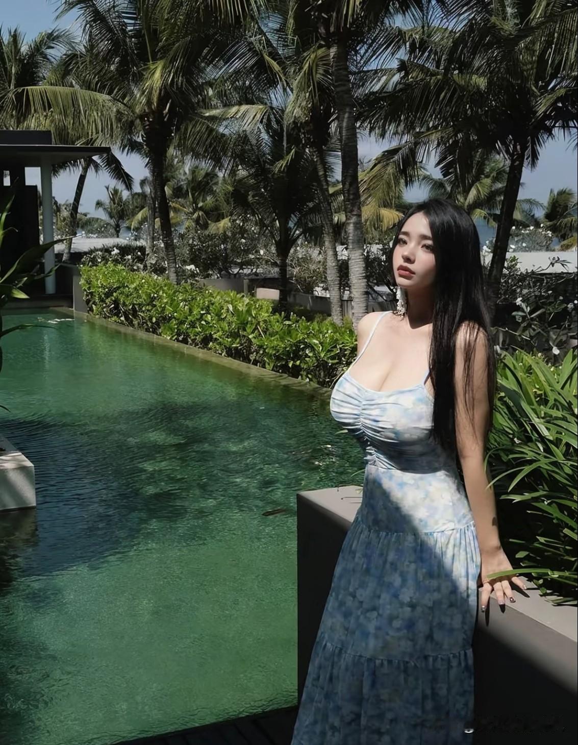 女孩子怎么穿搭既时尚又好看?
想穿出时尚好看的感觉，抓住三点就够啦！第一，选对版