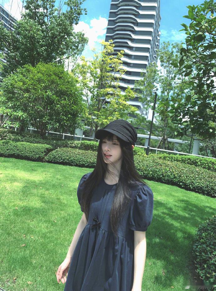鞠婧祎夏日黑长直少女感鞠婧祎少女感溢出屏幕了 黑长直太显少女感了，夏日清爽 