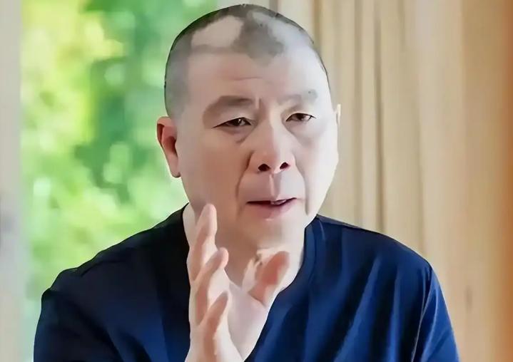 央媒高调发文，官宣冯小刚新身份，《长春电影节》金鹿奖评委会主席，传了四年的“全家