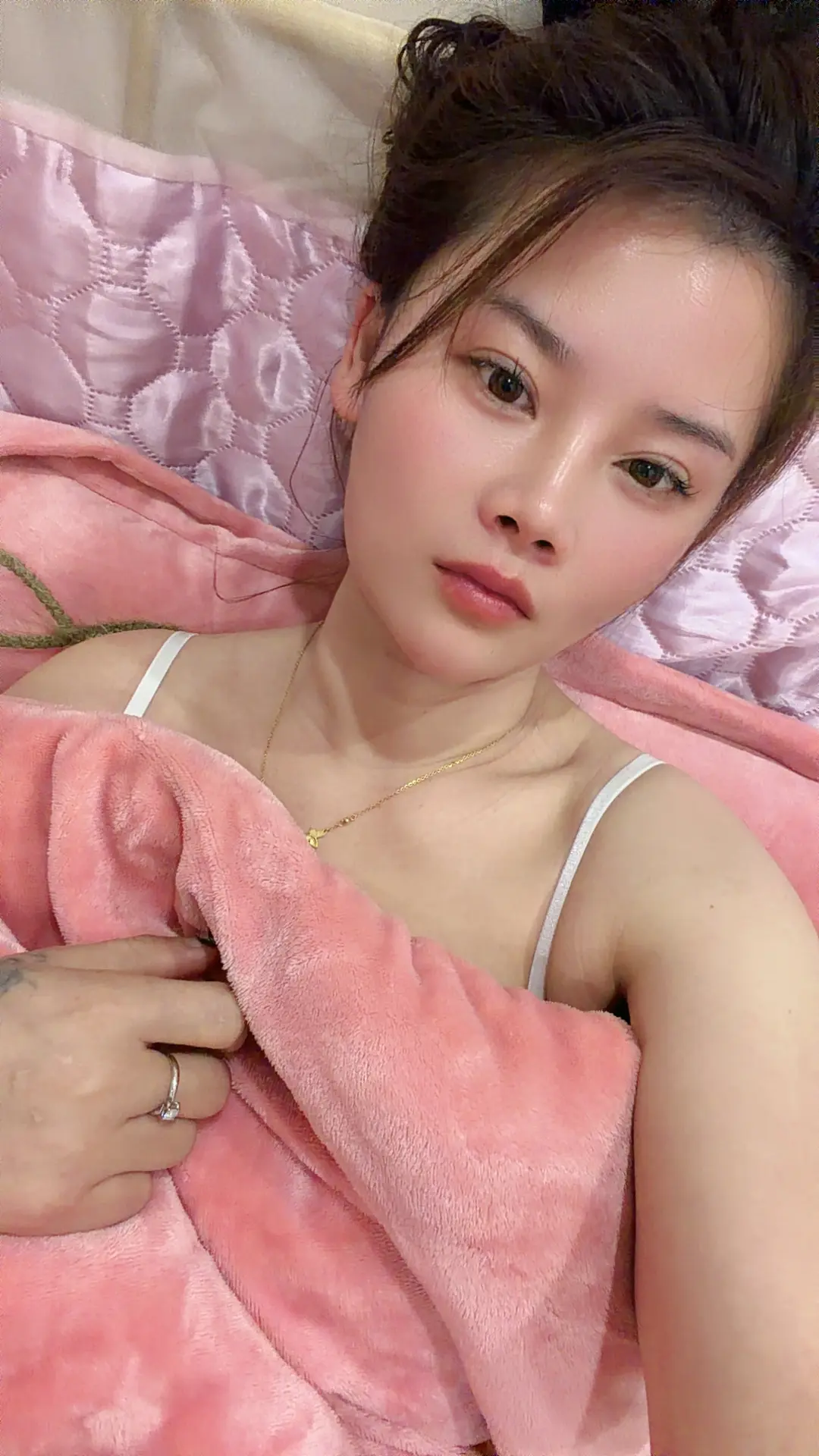 不知道是难过还是心塞。有种说不出的滋味。唉