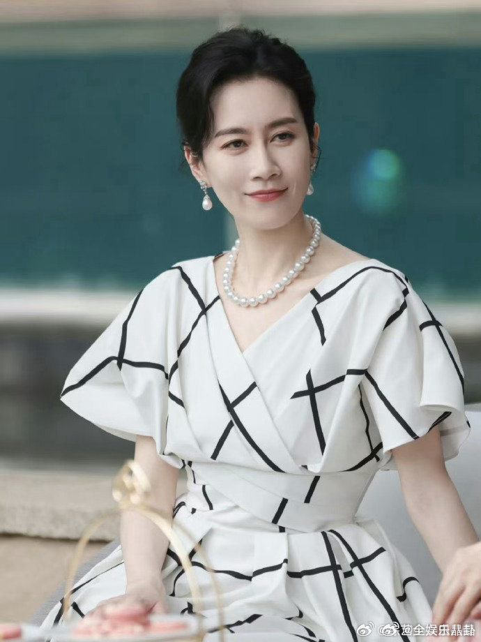 温峥嵘 二重唱乘风初舞台直播乘风2026温峥嵘乘风初舞台二重唱太惊艳！嗓音醇厚有