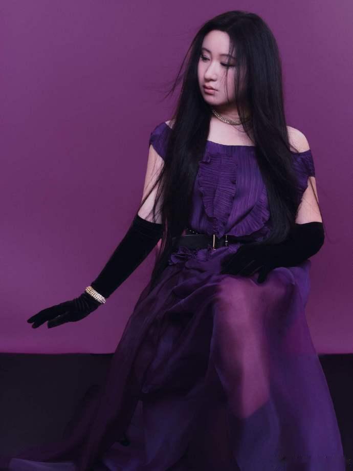 锤娜丽莎大嗓女歌手锤娜丽莎嗓音机能本以为是搞笑艺人没想到唱功这么顶，歌手舞台直面