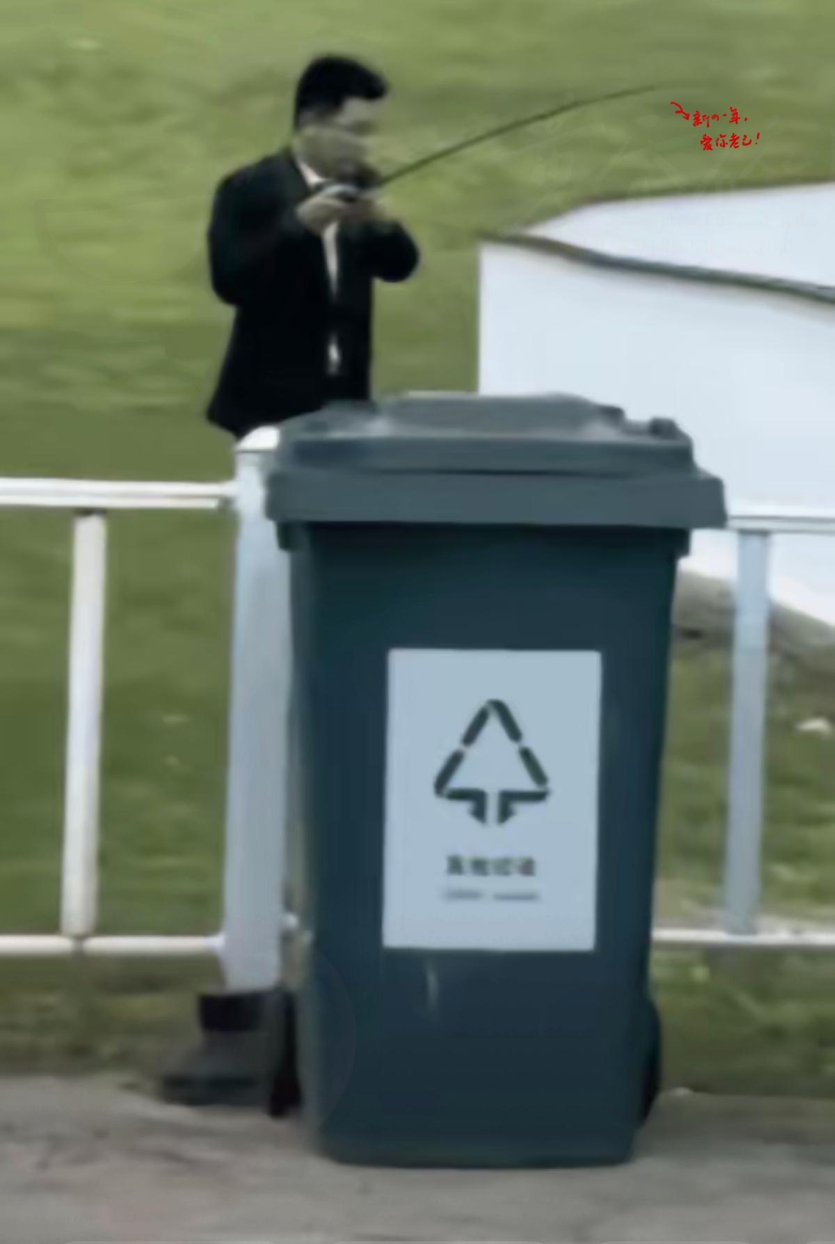 “这就是命啊！”浙江舟山这位新郎，把婚纱照拍出了全网最羡慕的样子！
 
    