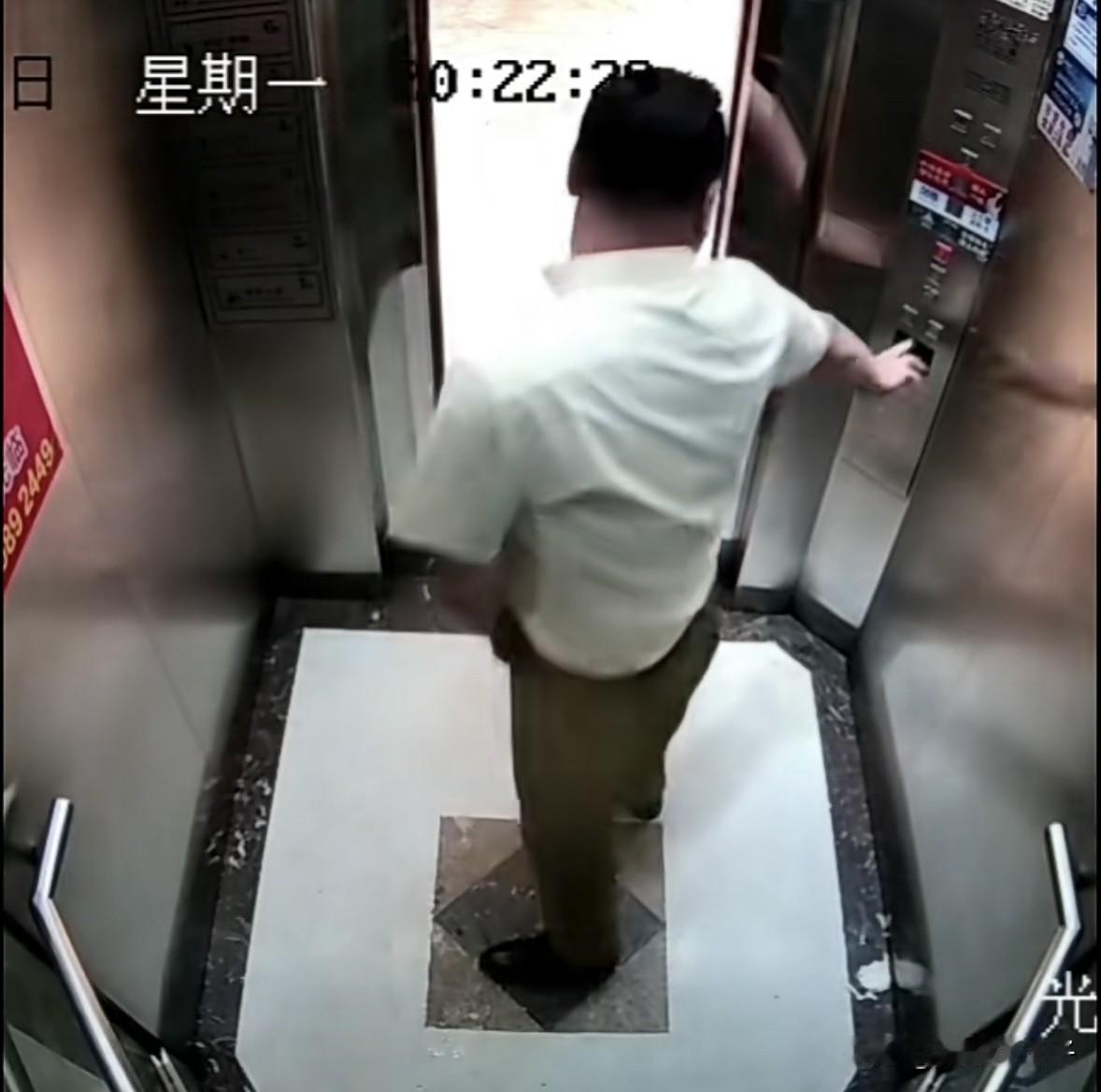 真是世界之大无奇不有，一男子竟然在酒店的电梯内公然撒尿，这但凡是个正常人都应该知
