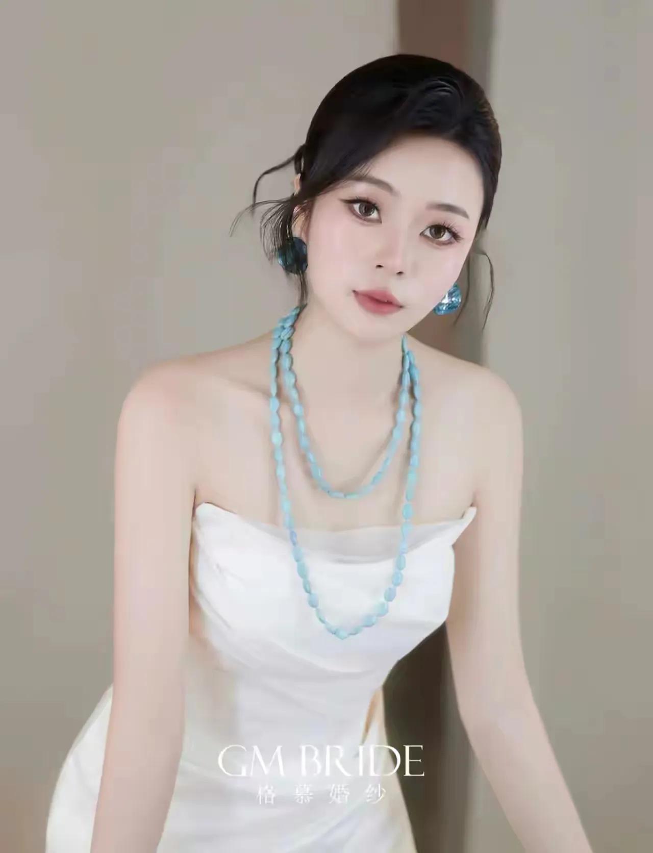 哪有什么一生一世，每人都是匆匆的过客，像一站一站的公交站旅途。