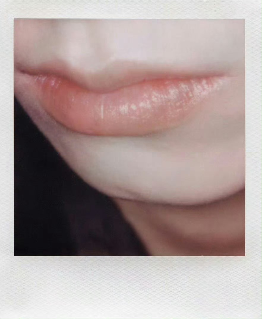 朱志鑫 x ELLE封面预告特写，既与Prada、Chopard、Christi