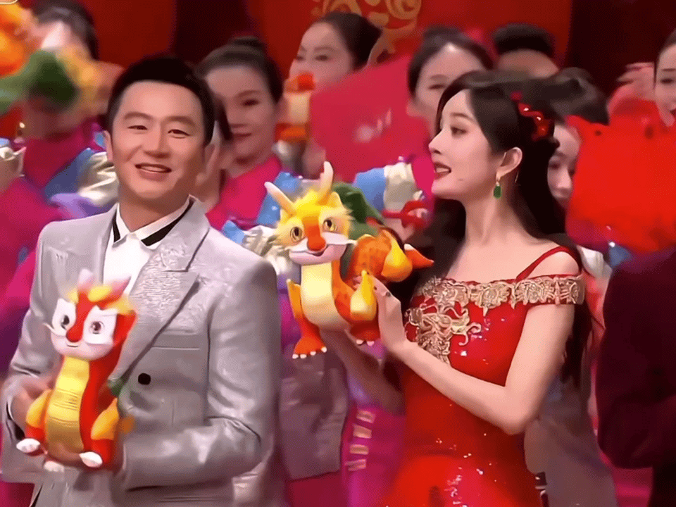 程家阳当兵去了，乔菲依然那么美丽翻译部送来新春祝福 ​​​