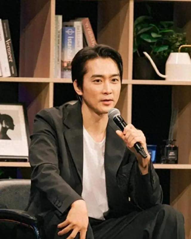 刘亦菲风波仅3天，前男友近况曝光，单身住5层豪宅，渴望结婚生娃
