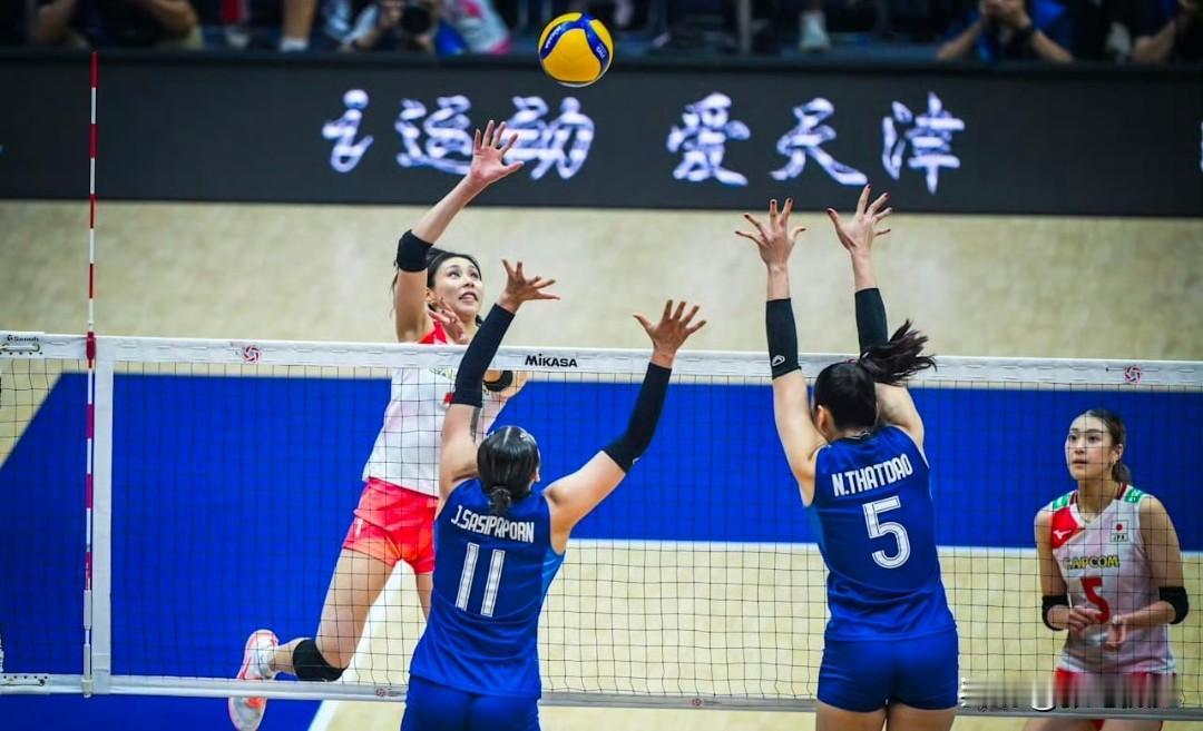 泰国女排技术统计：进攻多点开花，四人得分上双，泰国女排3比1日本女排。

泰国女