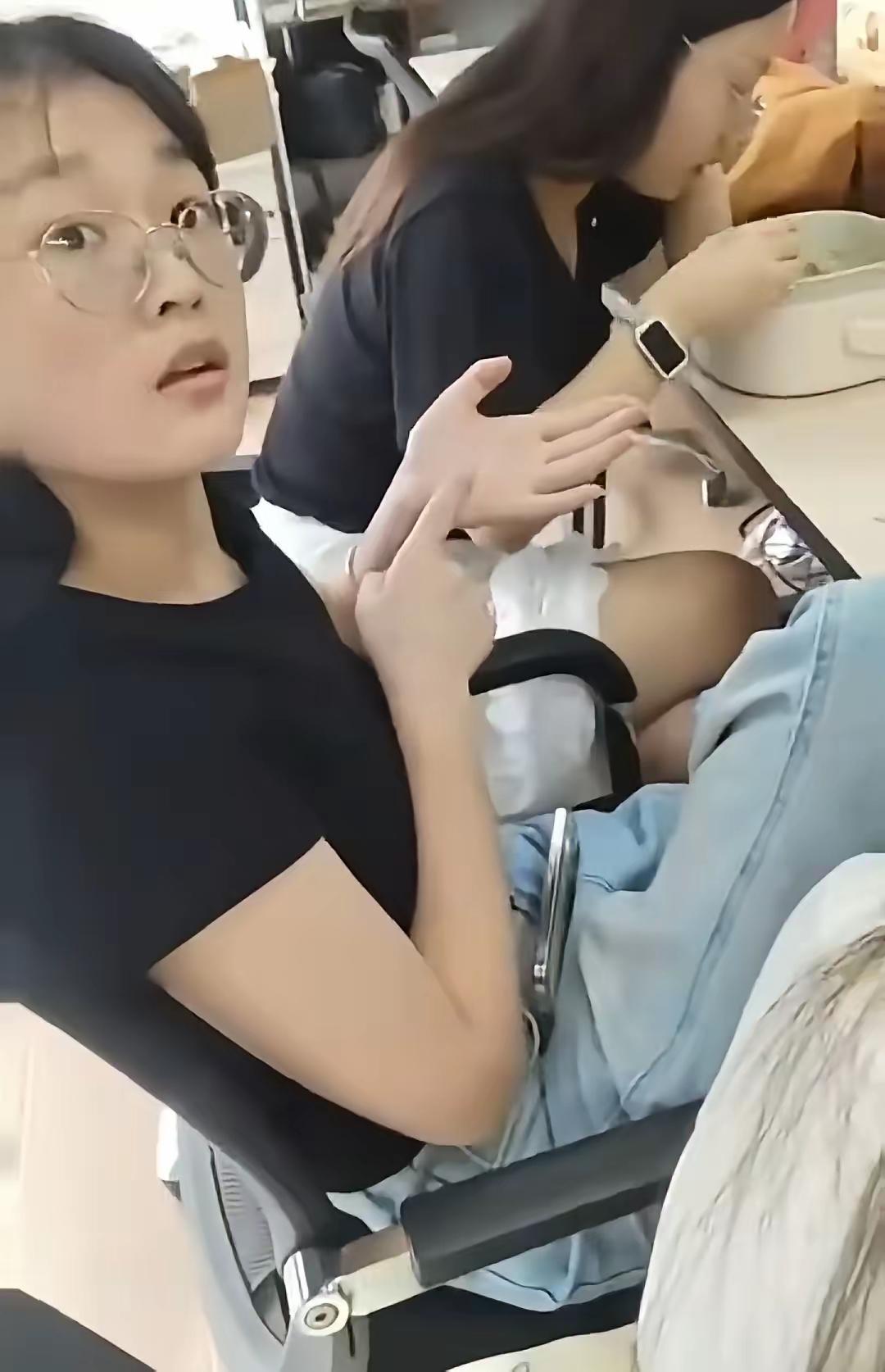 全网爆火的眼镜女后续来了！只因一点口舌之争和几十块小便宜，落得全盘皆输的下场
 