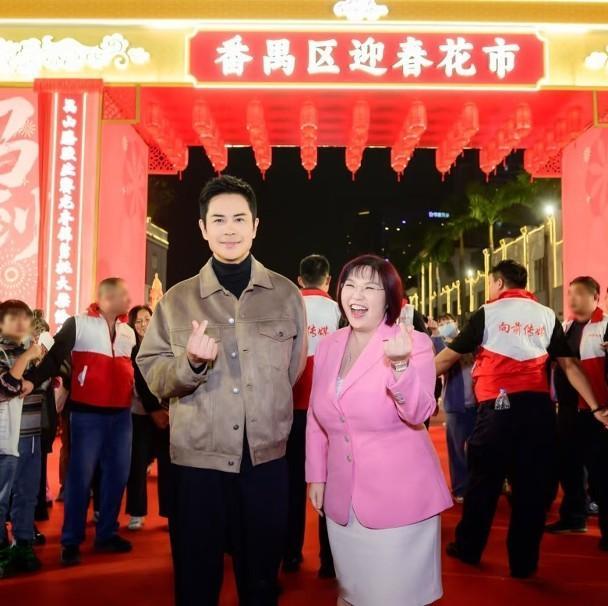 【On.cc】鄭嘉穎廣州行花市萬人空巷　戲癮大發秒變「Law霸」賀年藝人鄭嘉穎近