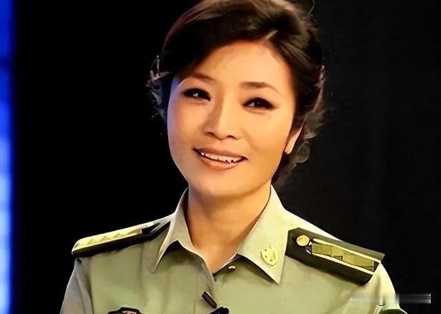 61岁正师级歌唱家一生未婚无子女，父母相继离世后坦言：“想当妈已来不及”。如今却