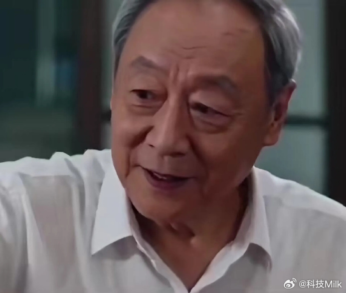 好怕现实中也有人长AI这样AI的数据就是用的现实中的人脸训练而来的，在现实中肯定