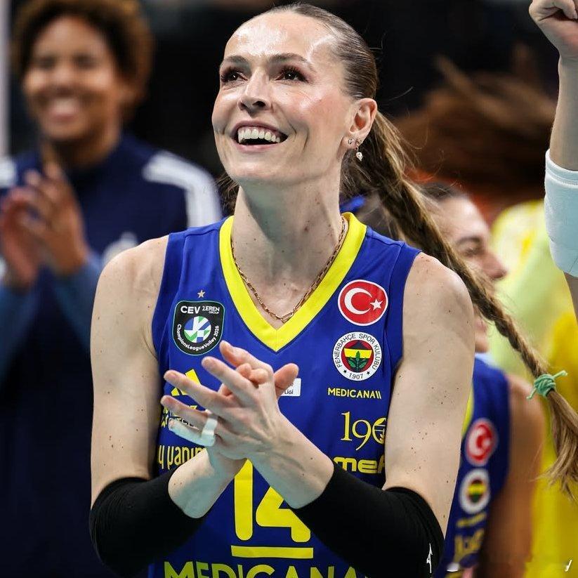 埃达谈欧冠费内3-0零封诺瓦拉:说真的，我们对意大利球队都很了解。意大利联赛实力