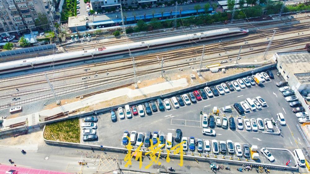 闲置边角地“变身”智慧停车场，济南天桥东新增314个车位！4月15日，记者在济南