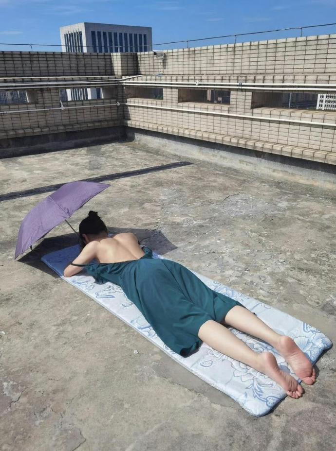 女邻居天天在天台晒背，真的有用吗？ 有没有过来人！