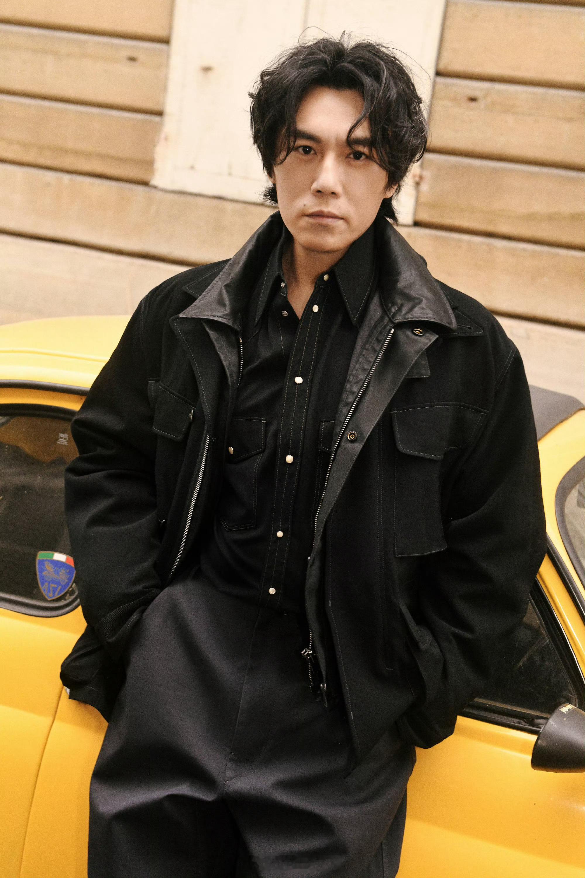 爱奇艺刑侦剧《赤刃》主演：秦昊、白宇导演：曹凯《漂白》编剧：蒋峰《异人之下》  