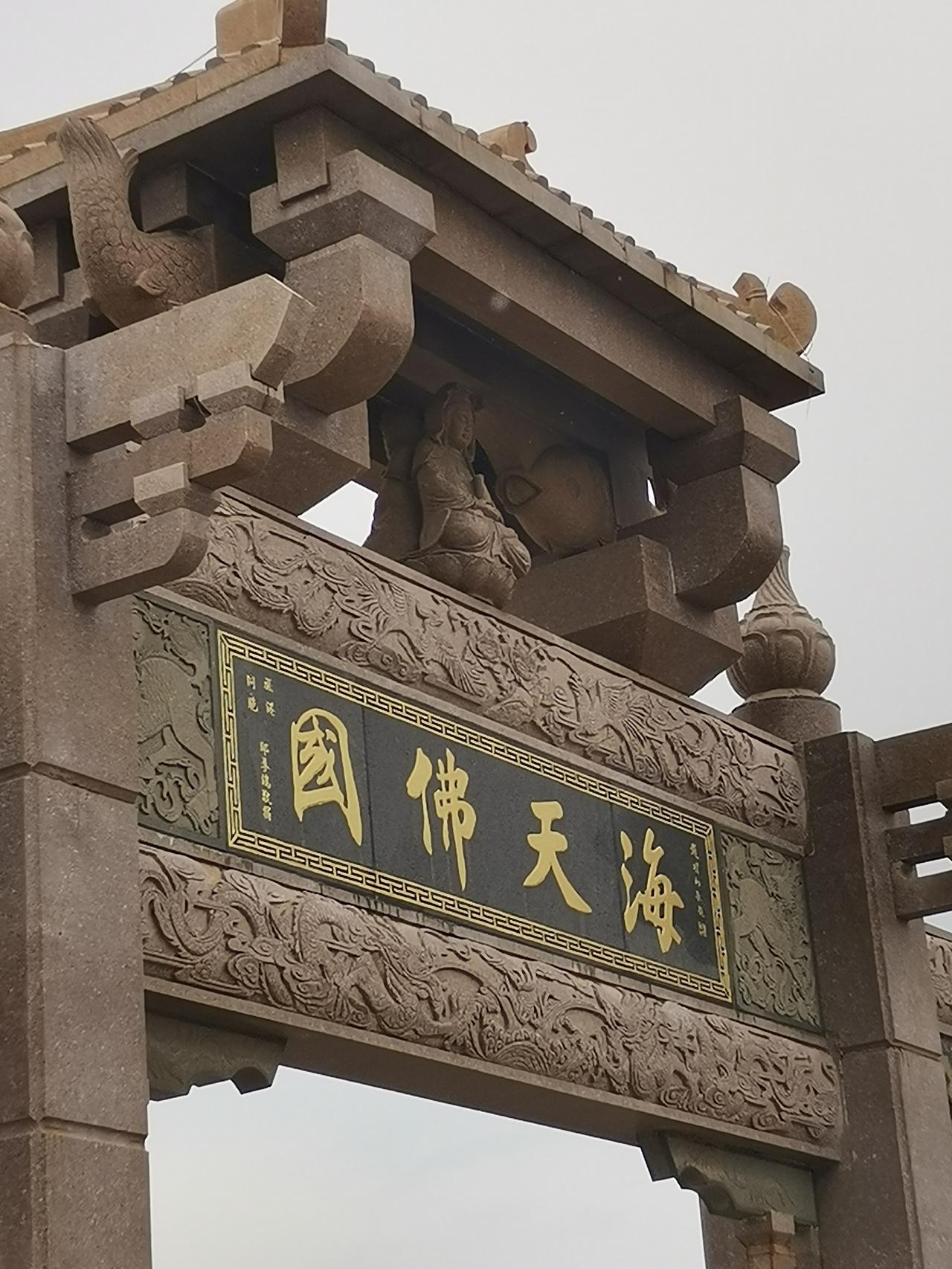 哇塞，泉州市石狮黄金海岸真的绝了！之前去了一趟，那景色简直美到爆。金色的沙滩细腻