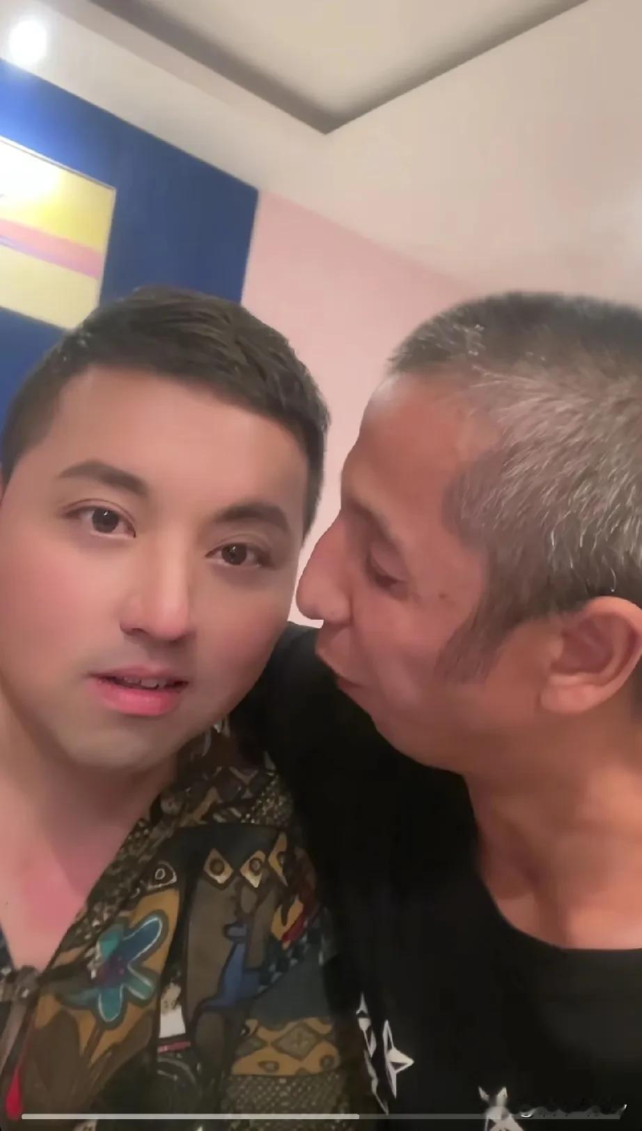 咦哟喂！耶耶耶耶耶……这是个什么节奏啊？虽然说要宣传片子，这种操作真的不为难自己