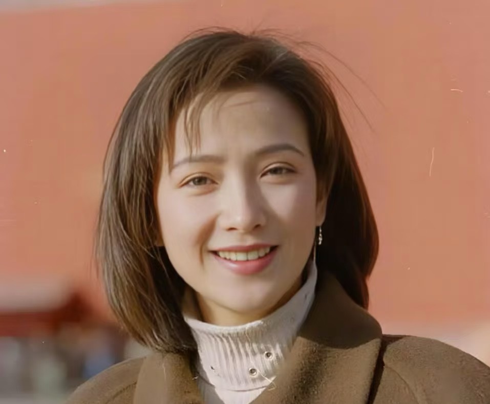 何晴曾在特种部队训练两个月由此可以看的出来这样的美真的是多种多样的，不是传统意义