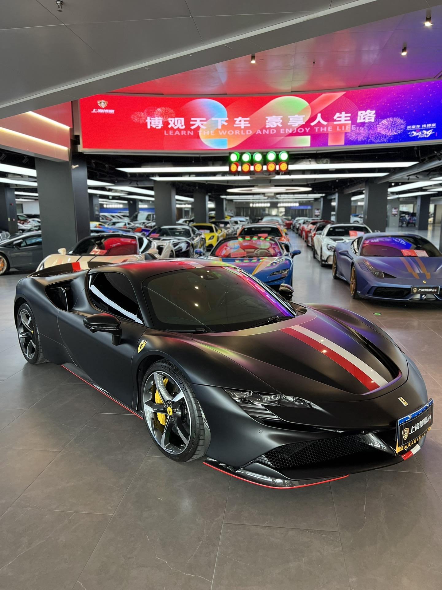 SF90真的越看越喜欢。挑战目前二级市场里最新的法拉利SF90 Stradale
24年上牌 配置单选配八十多 Novitec排气 还需要什么 二手的价格买新车 话不多说 展示