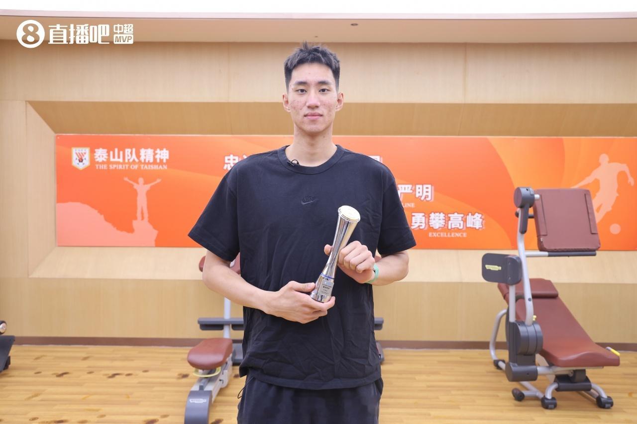 中超第21轮，十人泰山1-0击败上海海港，本场于金永贡献9次扑救并扑出维塔尔的点