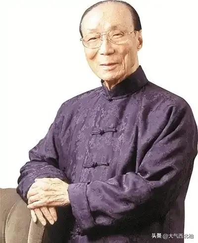 一方有难，八方支援。
汶川地震名人捐款数额

李嘉诚﹣总共捐赠数额达
1.2亿元