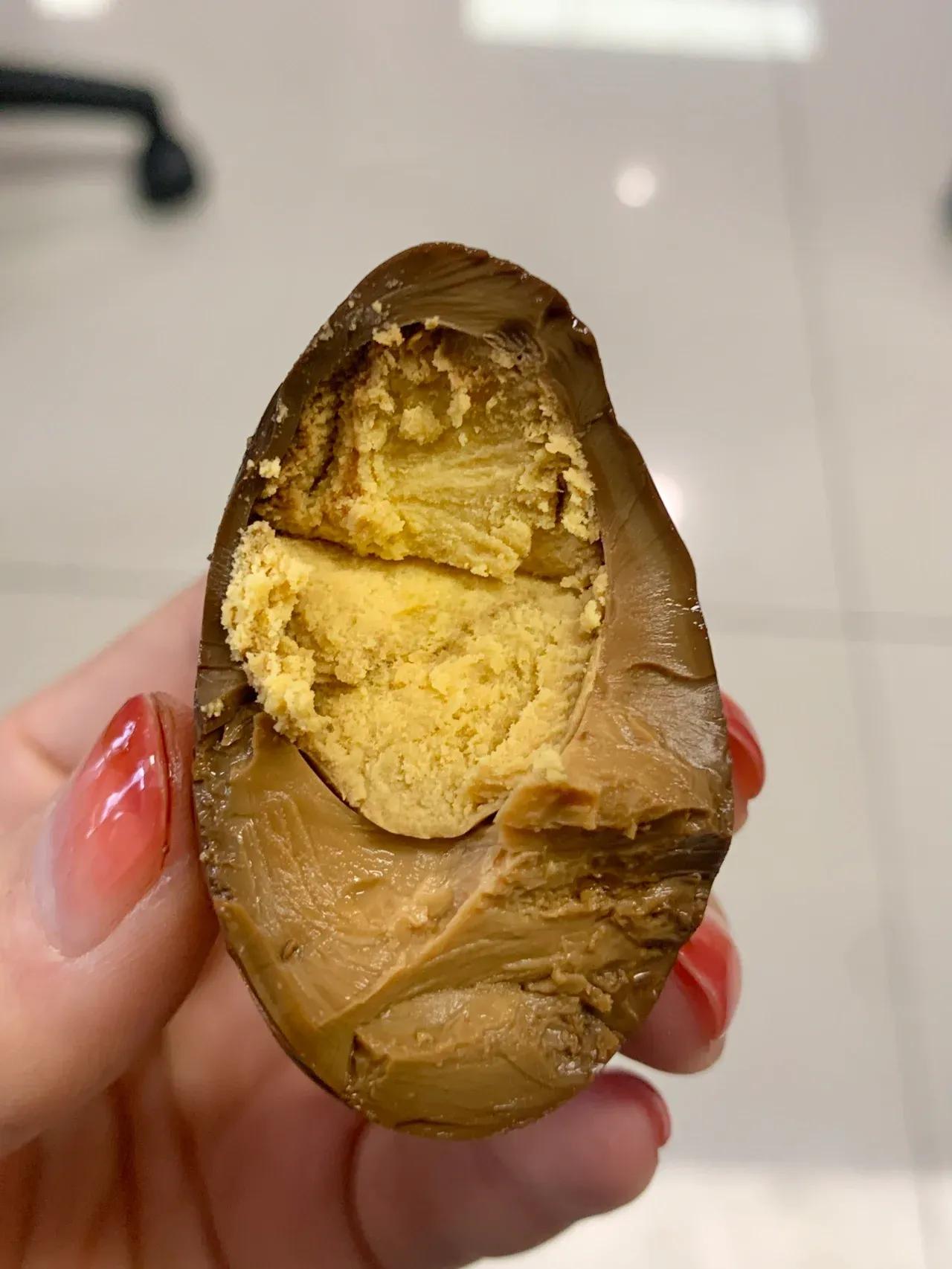 大家有没发现，小时候经常吃的乡巴佬卤蛋小零食突然消失了？

为什么曾经备受小卖部