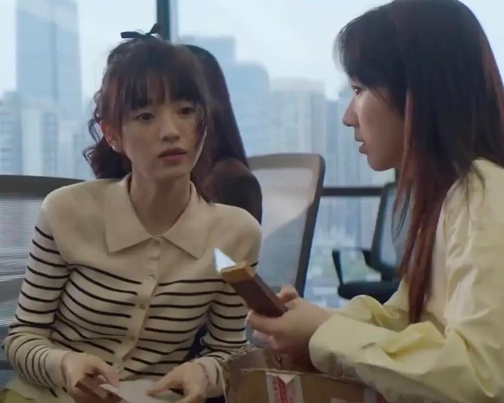 田曦薇怎么感觉一会儿很年轻，一会儿又有点年龄感 ​​​