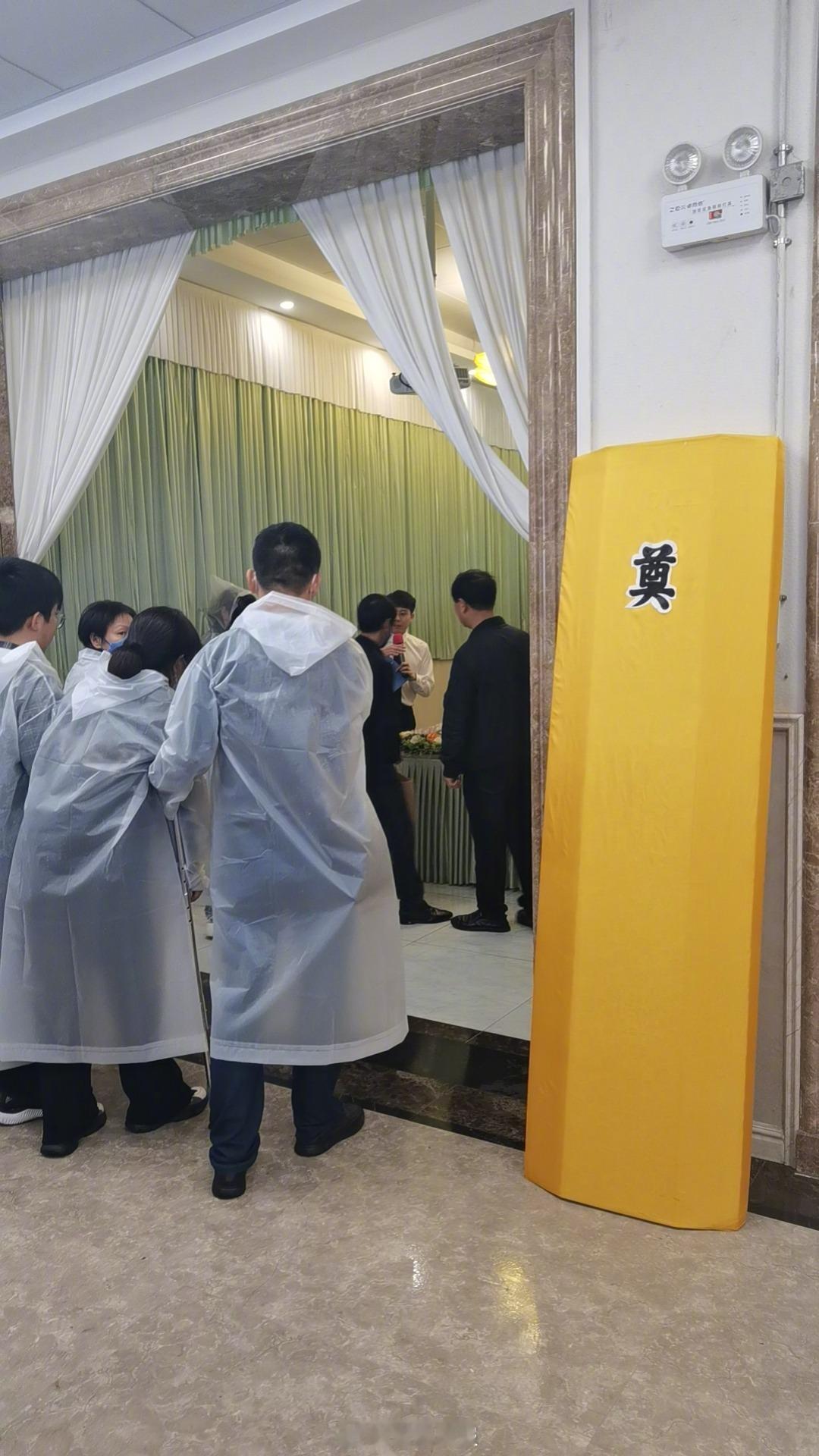 因殡仪馆失误男子每月收死亡提示【男子因殡仪馆失误被登记为死亡人员：男子4年间反复