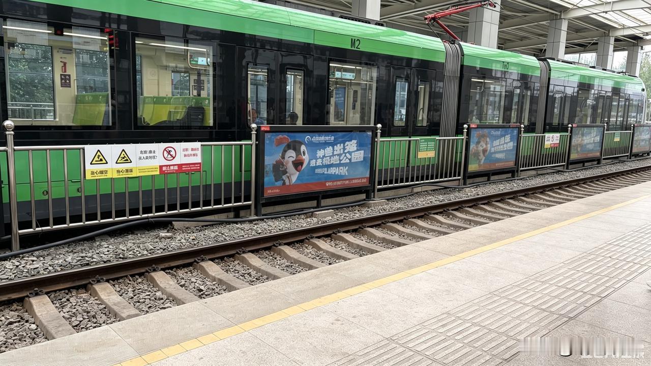 在长春市区第一天的游玩，就给我们留下了美好、难忘的印象。


昨天早饭后，我们先