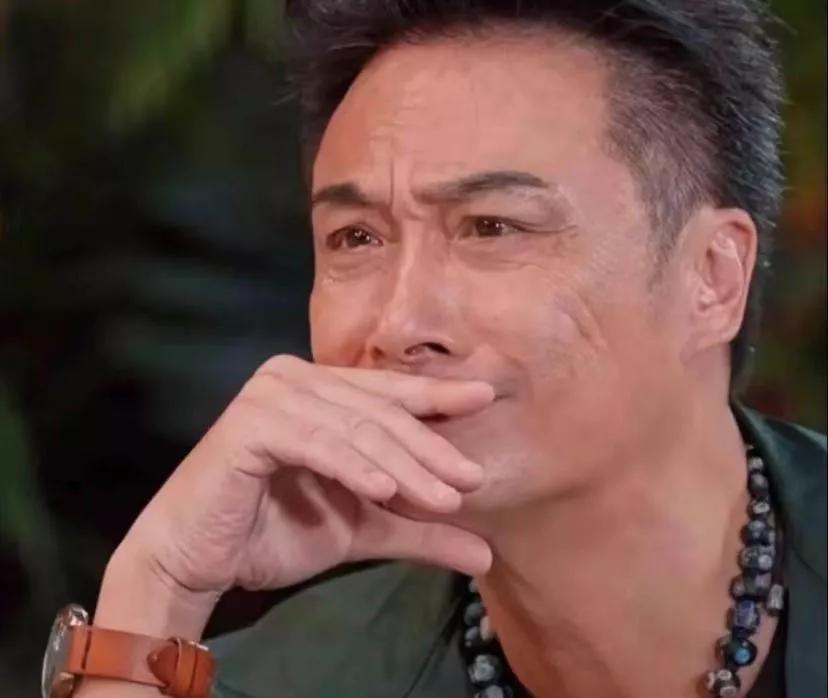 不懂就问喷香水的人是不是自己闻不到啊
人在会议室。。。一阵一阵的味儿……还不是一