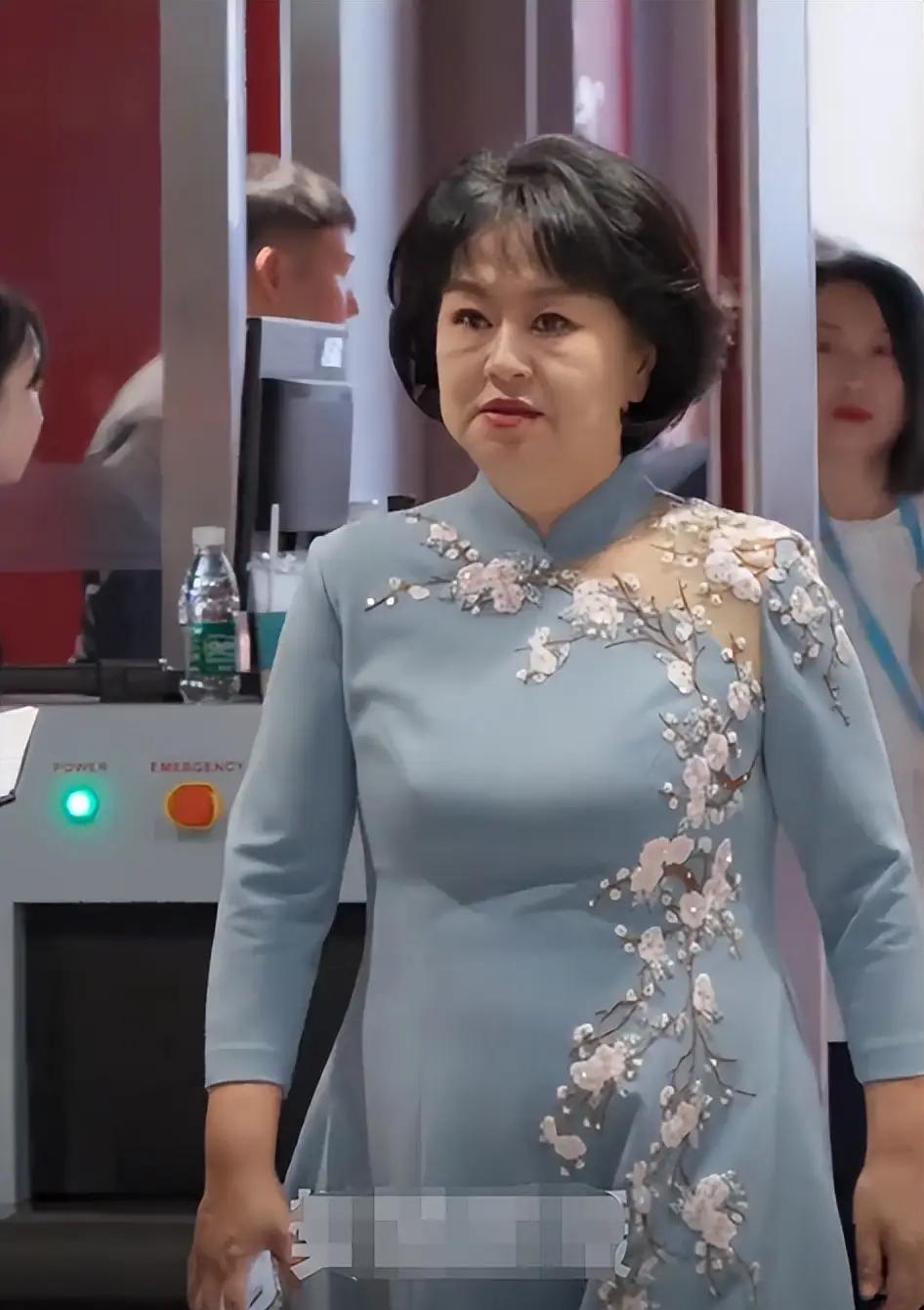 陪伴几代人童年的鞠萍姐姐，明天正式退休了
明天是六一儿童节，也是鞠萍姐姐正式退休