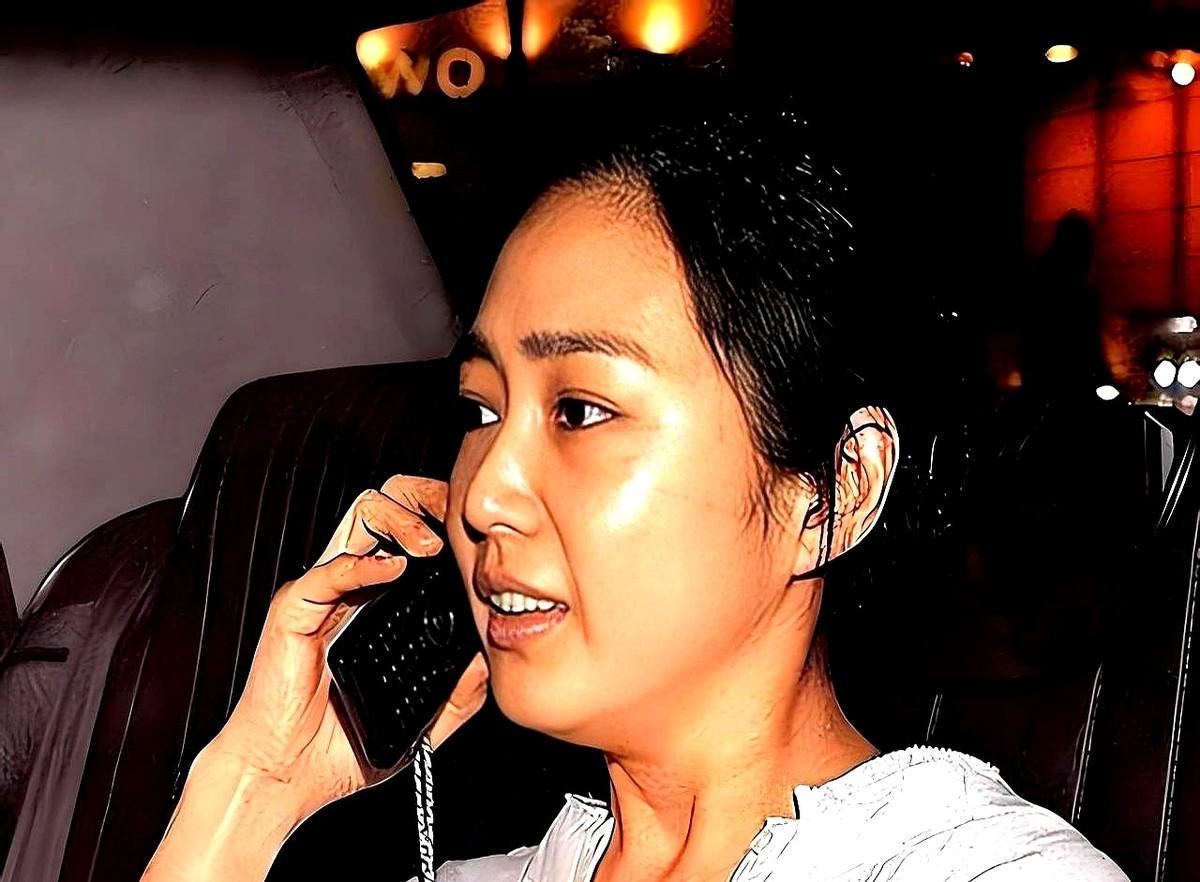 很多人只看到刘德华的光环，却不知道他为家庭付出了什么。

2012年，妻子朱丽倩