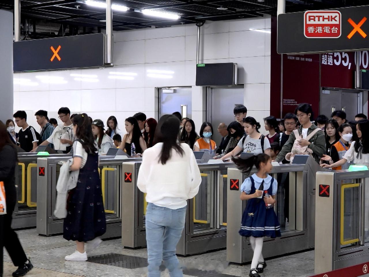 五一黄金周五一劳动节财经   「截至下午4時逾75.5萬人次出入境..訪香港 內