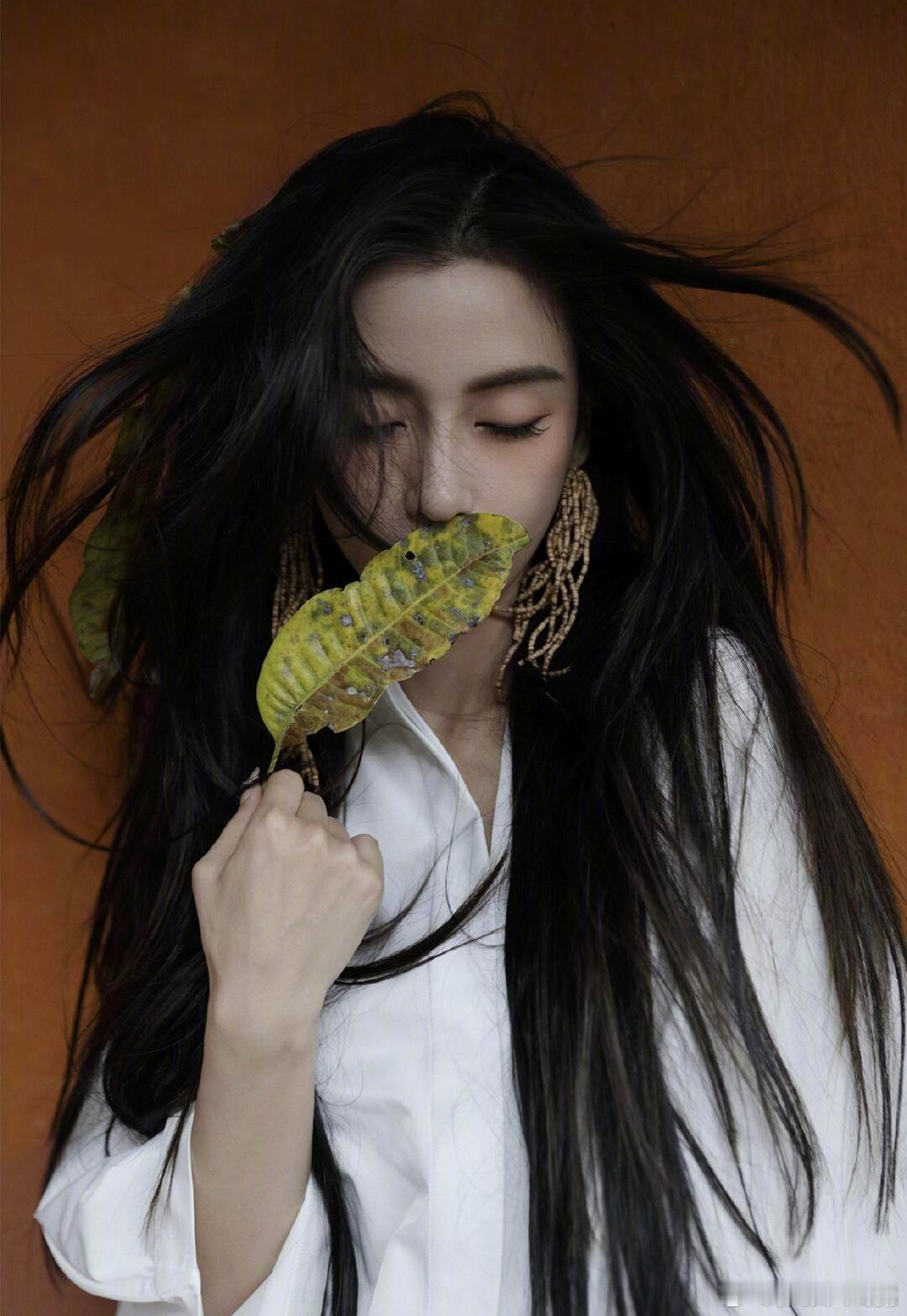 我妹妹说见过杨颖baby真人她说杨颖确实挺漂亮但是她的短板也确实明显那次是在机场