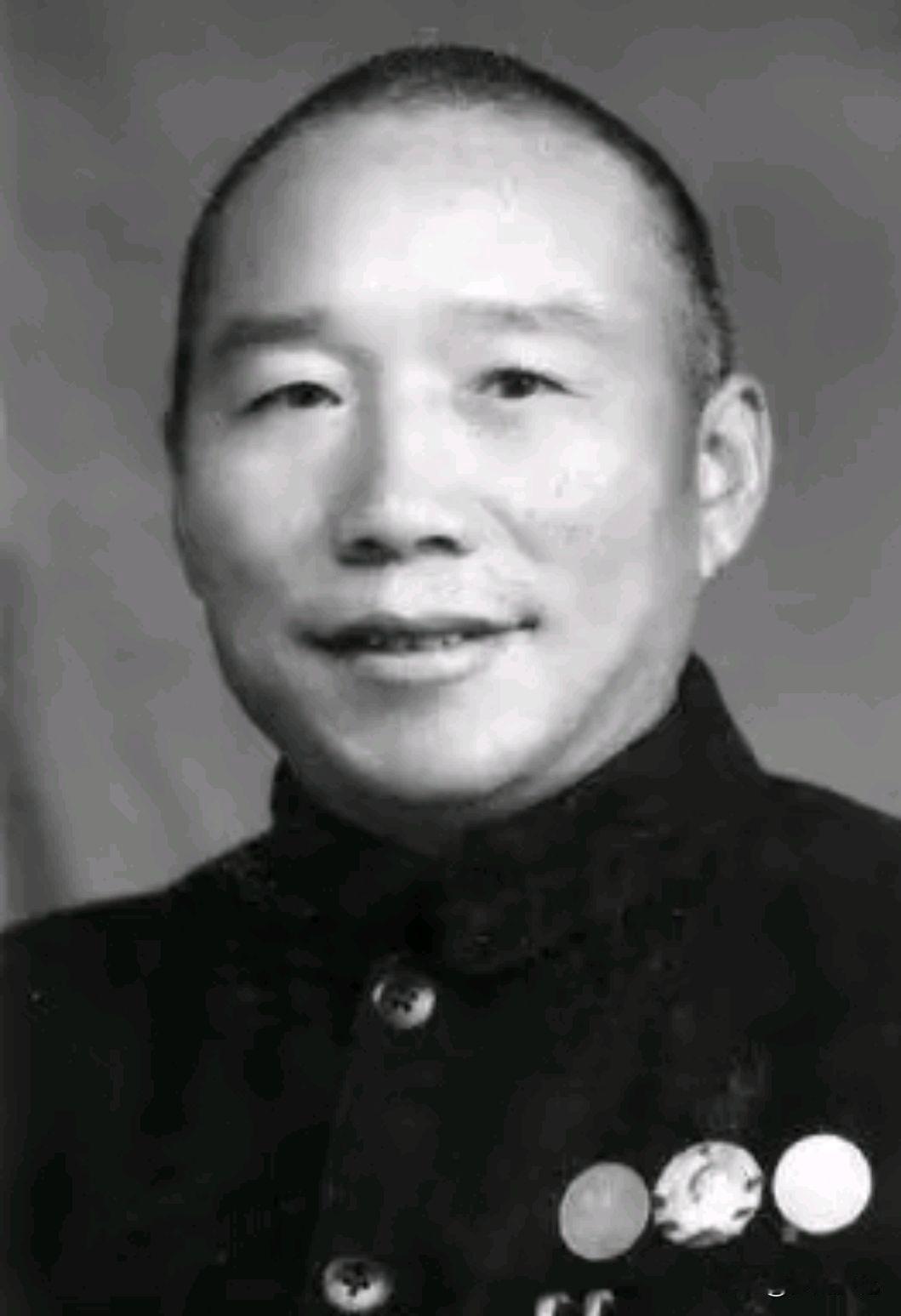 译电员写错4个字，葬送两支王牌军！国军军长装伙夫逃生，竟救了北平
 
一个堂堂国