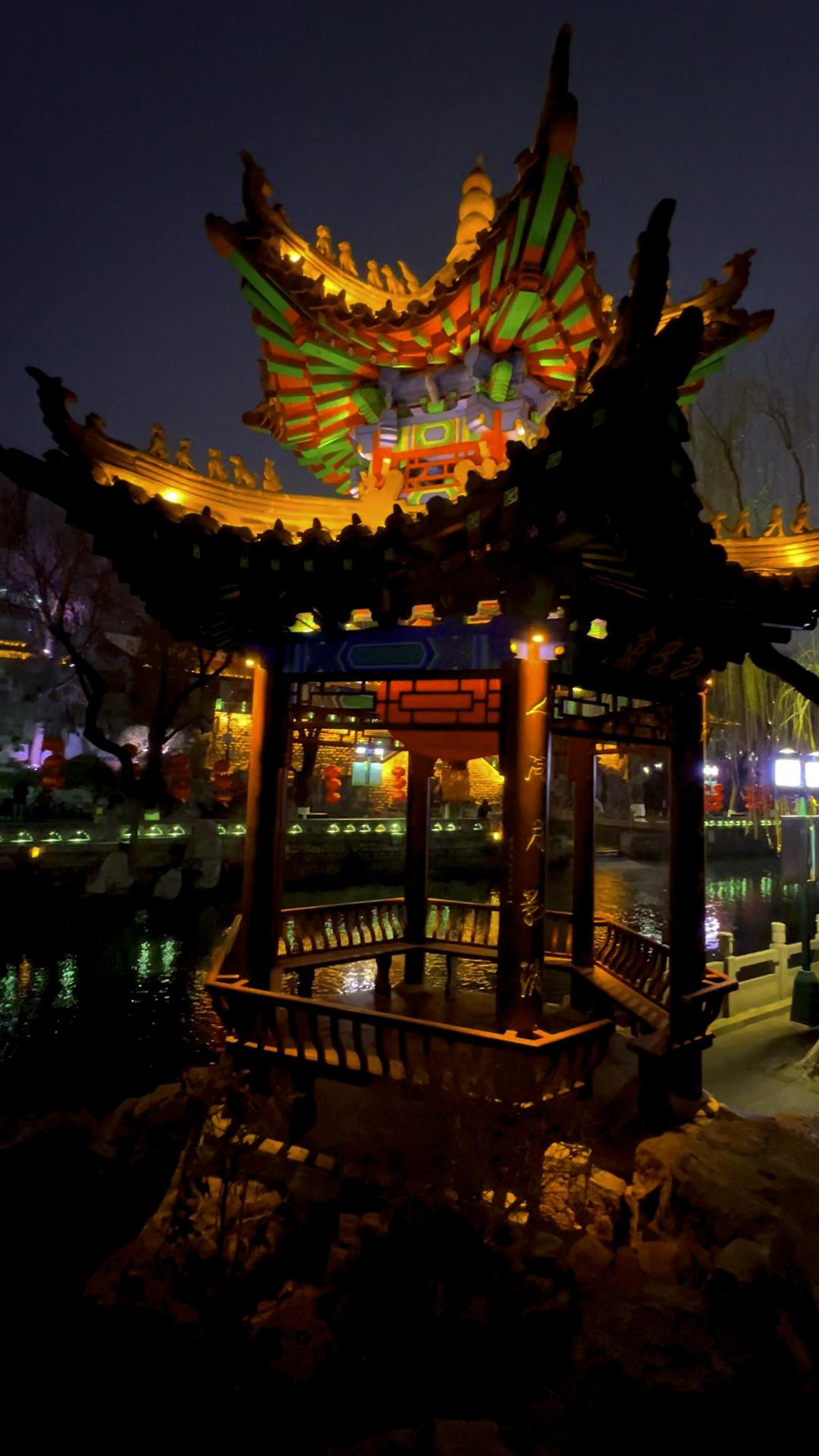 晚上出来走走，真的很冷了