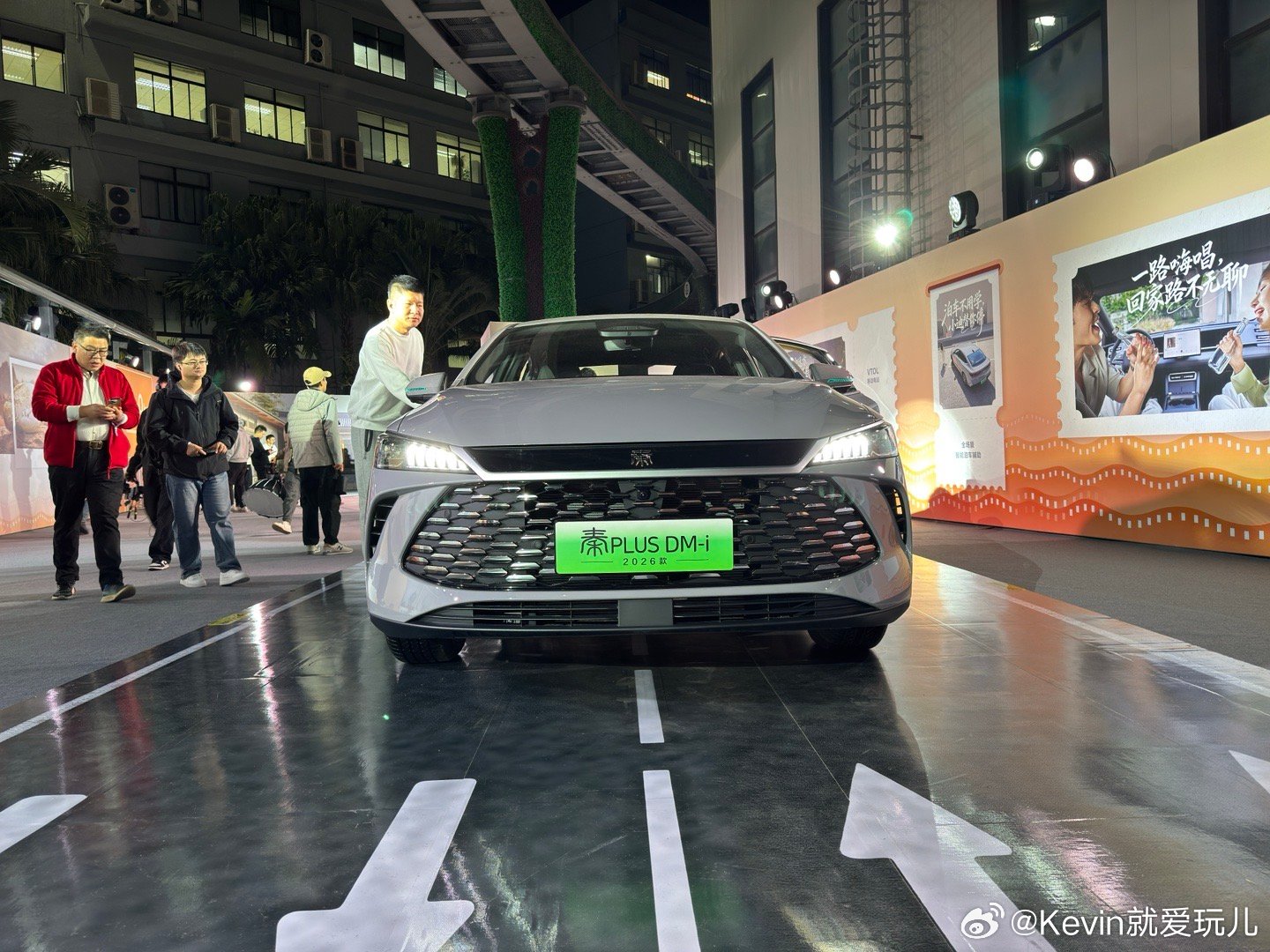 秦家族210KM大电池DMi来了比亚迪这次又开创先河了在这个级别的产品上它把秦家