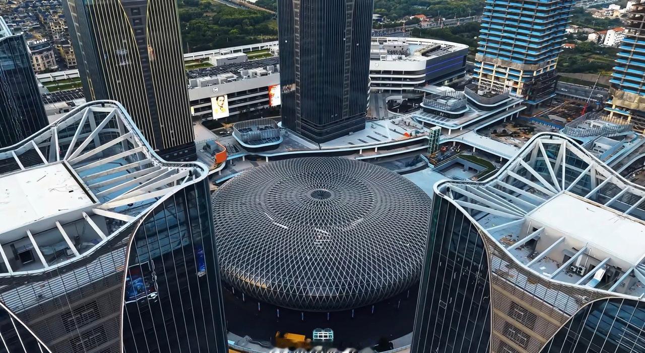 自动生成各国语言的名片、地图导航商家门店、同声转译客商与店家的交谈……义乌市场迎