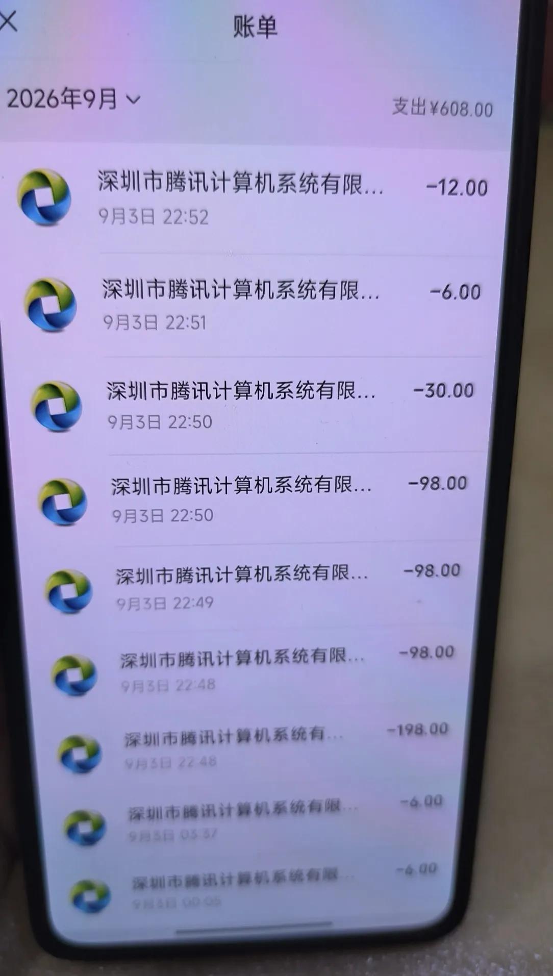 无意间看到了老公的手机，心里凉了半截，突然觉得生活毫无意义！
家里有两个孩子上学