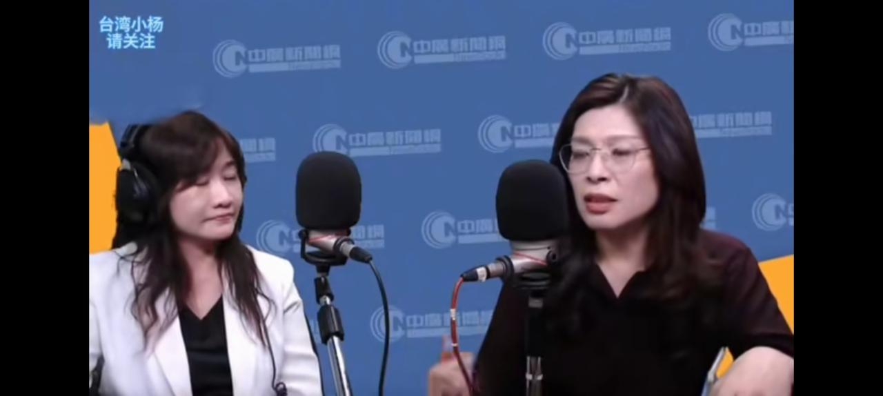 郑丽文为什么经常大笑？因为压力太大。
有人告诉她，
别笑了，这会影响你的形象。