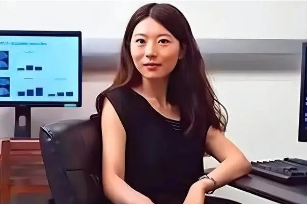 “我情愿在美国住下水道，翻垃圾桶，也不回该死的中国”，谁能想到，说出这句话的人曾