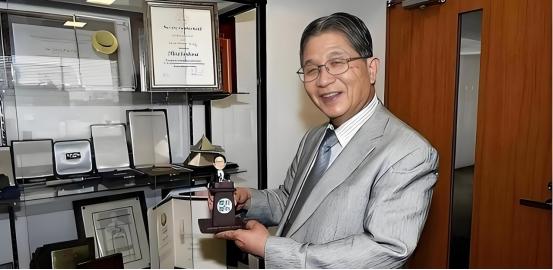 日本要气死了！日本顶尖科学家藤岛昭，竟带着他们的机密技术，连夜组团投奔中国，他还