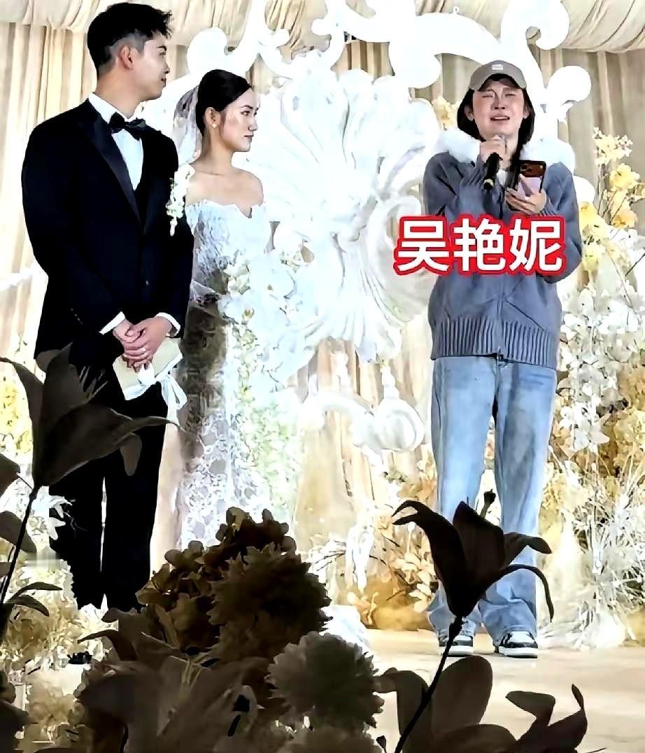 100米跨栏“女刘翔”吴艳妮空降成都参加表姐婚礼，她作为证婚人，刚开口还没说三句