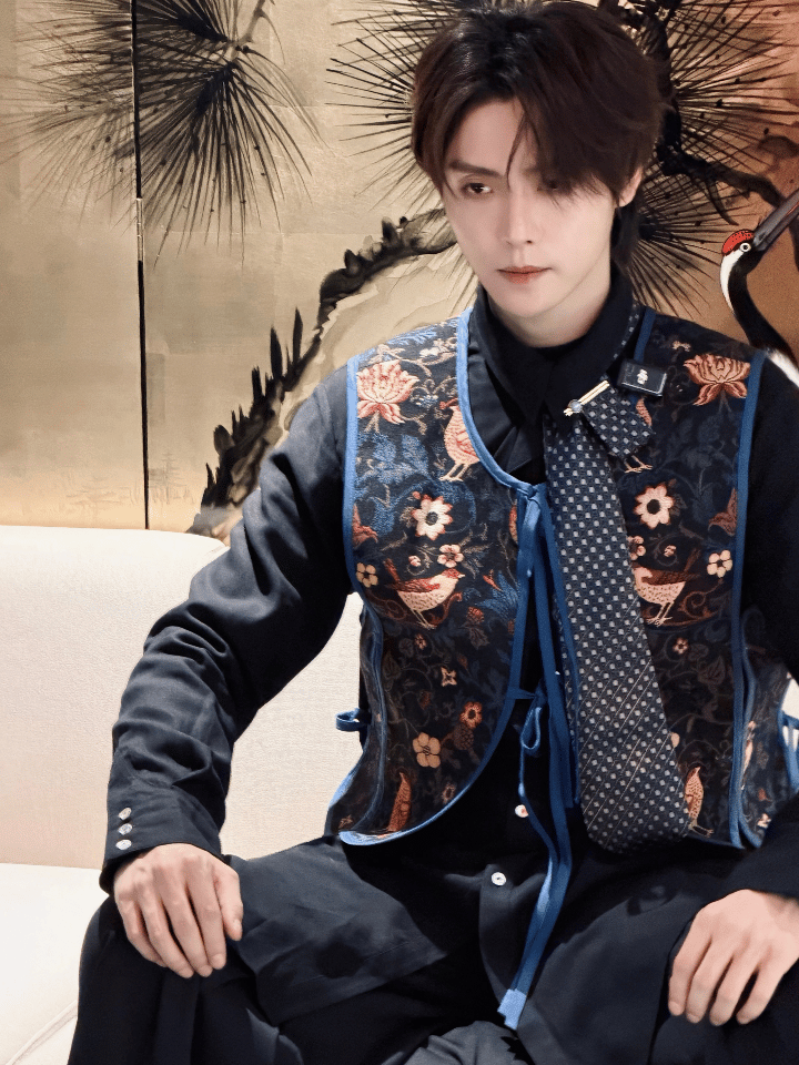 𝟐𝟎𝟐𝟓.𝟏𝟐.𝟎𝟕 📸Live*9 - 转GIF. 